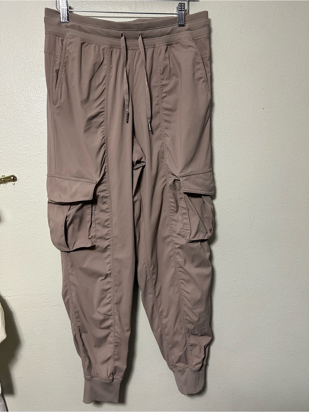 Lululemon Dance Studio Relaxed Fit Mid Rise Cargo Pant Light Ivory Taupe Size M - Picture 4 of 10